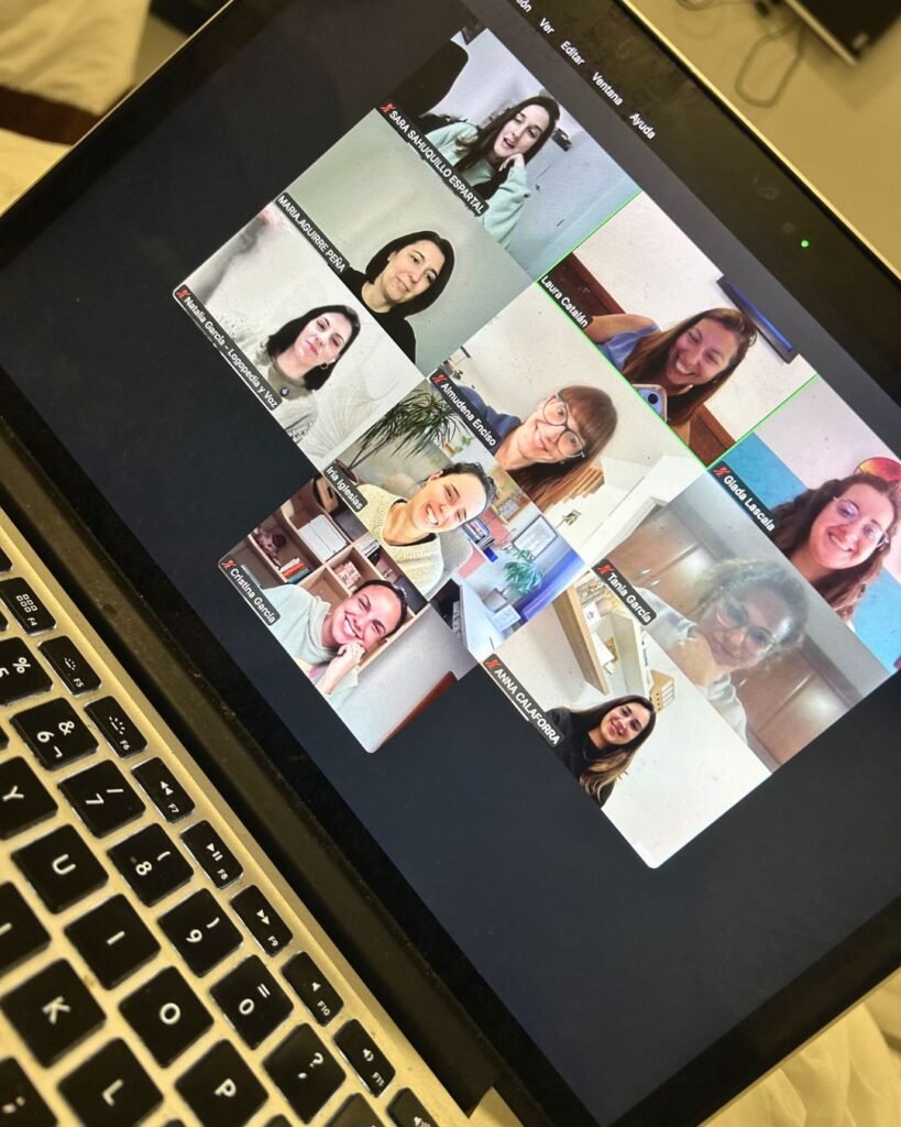 grupo emprendedoras sanitarias en zoom con Laura Catalan